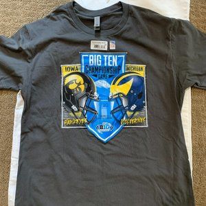 Men's Michigan vs Iowa Big Ten Tee Shirt Size Medium